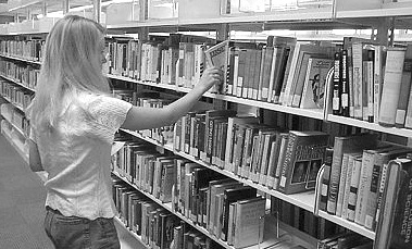 Browsing in a library (image courtesy of http://intergate.sdmesa.sdccd.cc.ca.us/lrc/stacks.jpg)