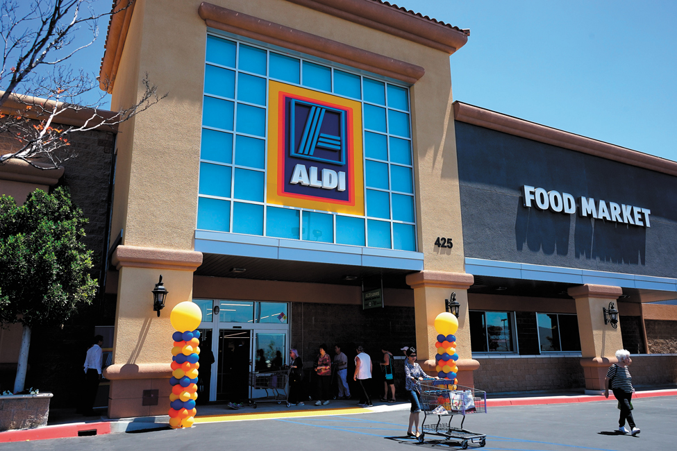 The storefront for an Aldi food market building.