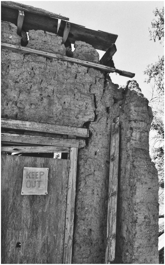 FIGURE 5.1 Unknown ghost town in New Mexico. Pentax Spotmatic with Pentax Super Takumar 35 mm f/3.5. 1/125 @ f/16 ISO 100, Fuji Neopan 100 Acros