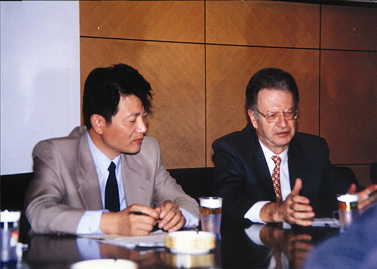 Photo of Professor Xiaoting Rui (left) sitting beside Professor Werner Schiehlen (right).