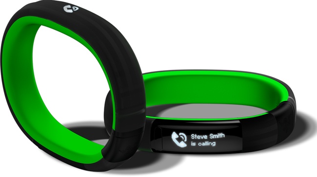 The Razer Nabu shows selected notifications by using an OLED display