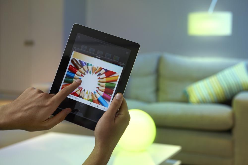 The Philips Hue UI allows users to change the color of light emitted by an LED bulb (image: Philips Communications)