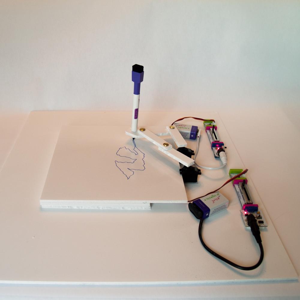 The littleBits plotter in manual Turn mode