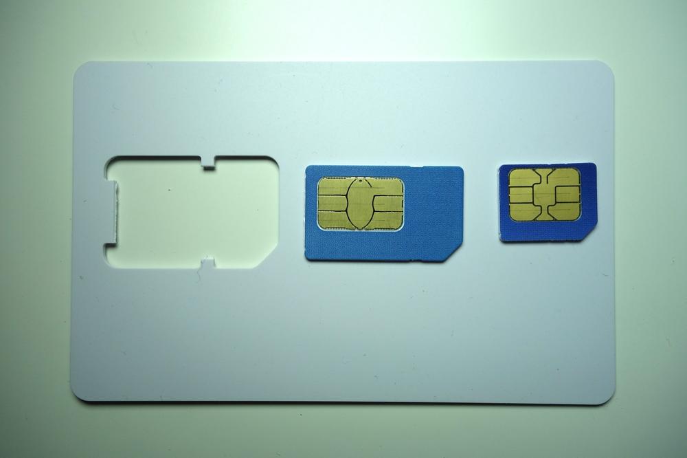 Smart card frame, full-size SIM, and micro SIM