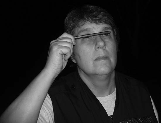 Barbara measures her entrance pupil using an Allen wrench