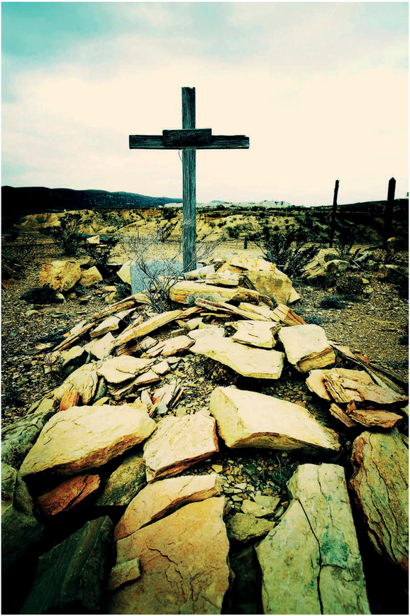 FIGURE 2.1 Ghost town grave in Terlingua, TX. The ground is so rocky that they piled dirt and rocks on top of the caskets. Some of these graves are from the early 1800s. Nikon D200 with Nikon 17–55 mm f/2.8G at 17 mm (25 mm equivalent). 1/30 sec. @ f/5.6 ISO 400
