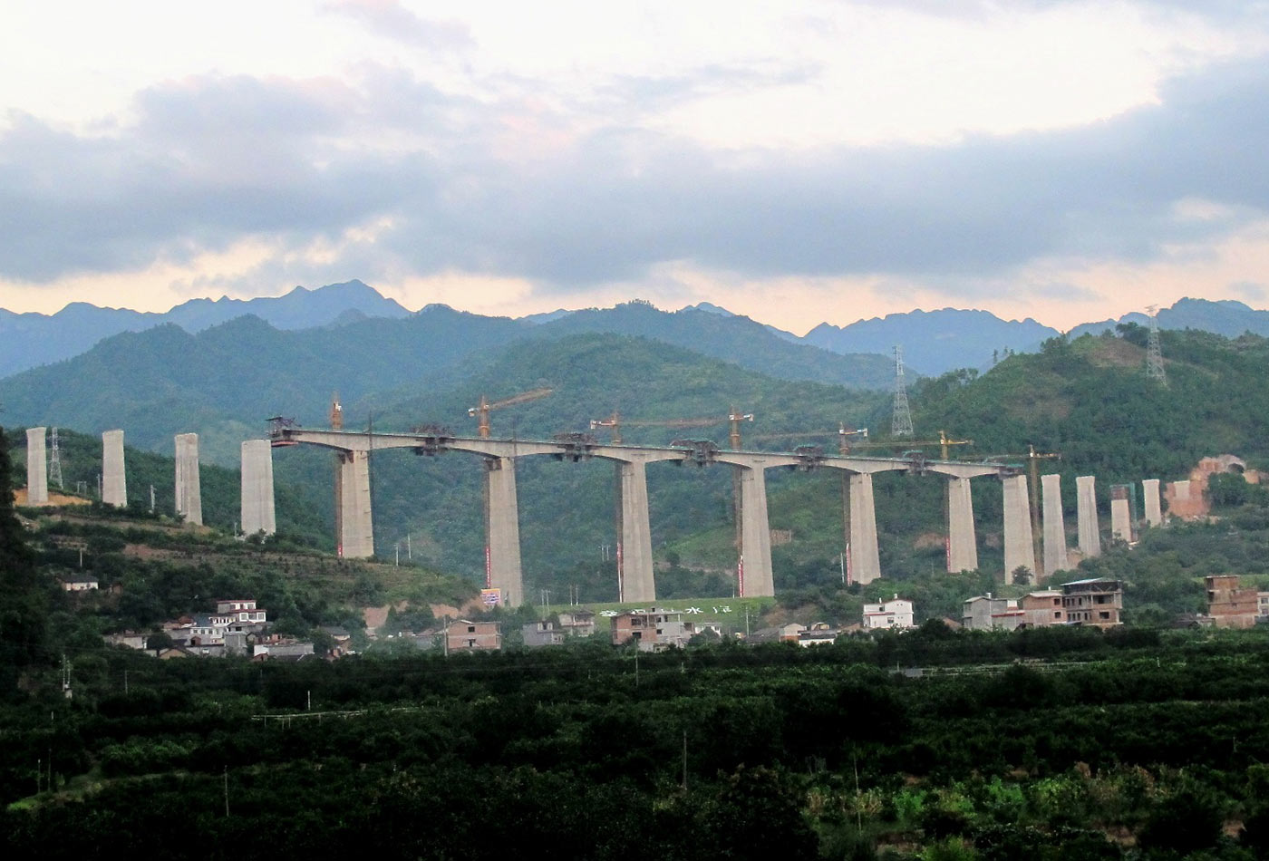 Construction progress on the Guiyang-Guangzhou high-speed railway.