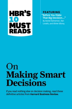 HBR's 10 Must Reads on Making Smart Decisions (with featured article "Before You Make That Big Decision..." by Daniel Kahneman, Dan Lovallo, and Olivier Sibony)